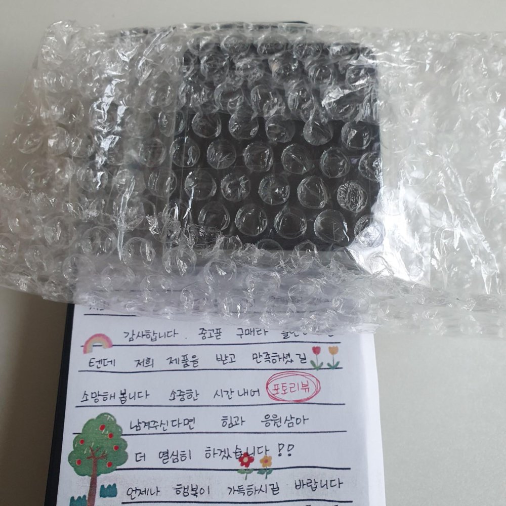 상태 굳, 액정 틈새에 살짝 먼지 끼어 ...